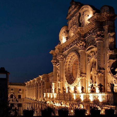 Dei Due Portoni Suite Storica Lecce Esterno foto